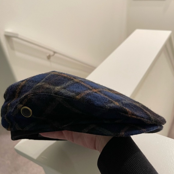 Goorin Bros newsie flat cap blue plaid cap. Amazing inside lining. Size small. - Picture 7 of 13